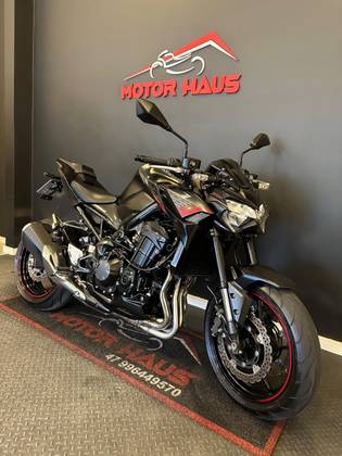 KAWASAKI Z900 KAWASAKI Z900